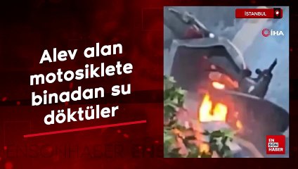 İstanbul'da alev alan motosiklete binadan kovayla su döktüler