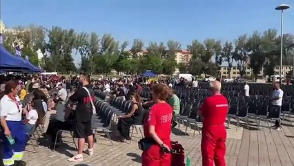 Funerali delle vittime di Scampia: la piazza semivuota
