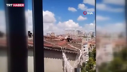 İstanbul'da çocukların çatıdaki oyunu görenleri korkuttu