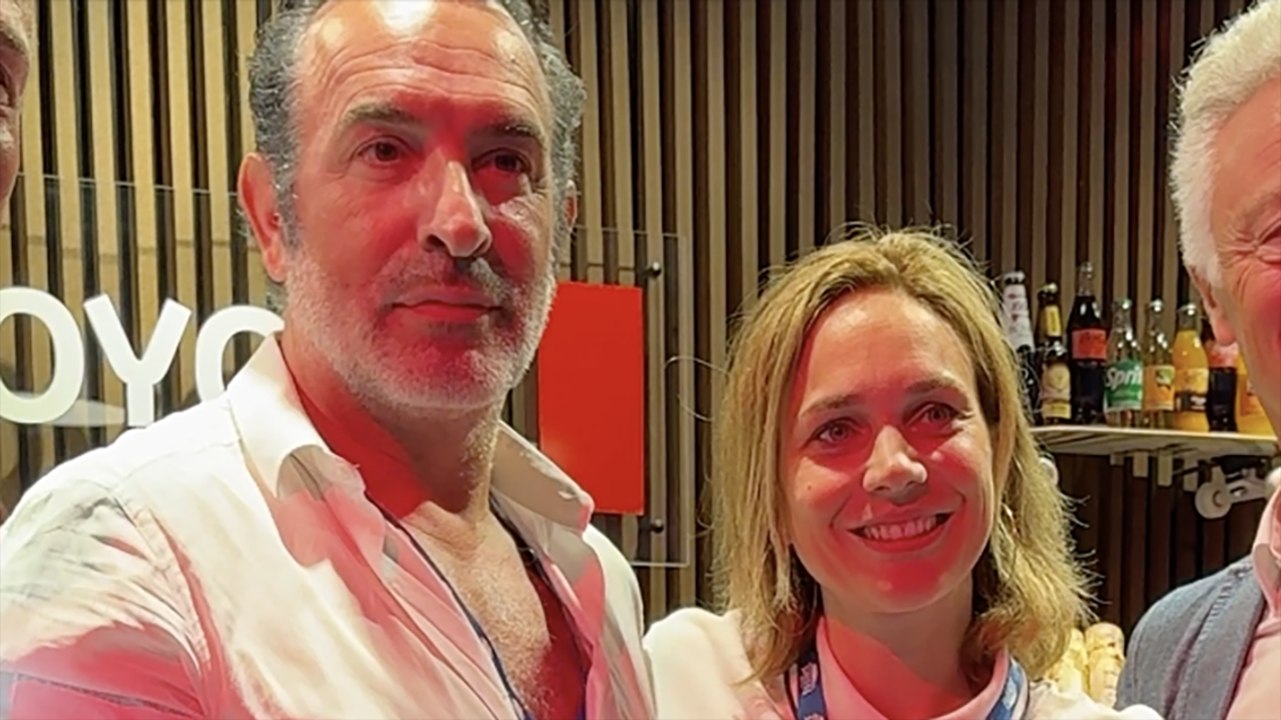 GALA VIDÉO - Nathalie Péchalat, Jean Dujardin, Antoine Dupont et l'équipe de rugby à 7 au club France