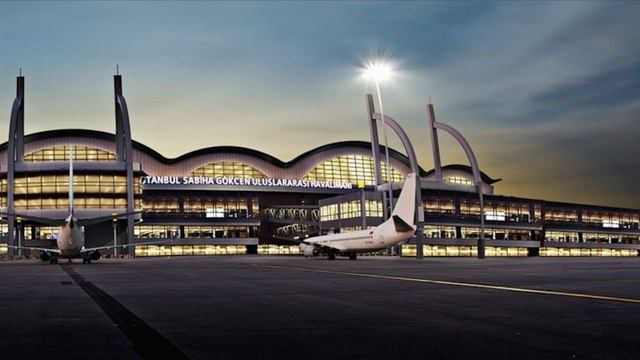 Pilot, düşük yapan yolcu için zamanla yarıştı