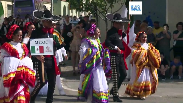 300 bailarinos de nove países no Festival Internacional de Folclore da Roménia