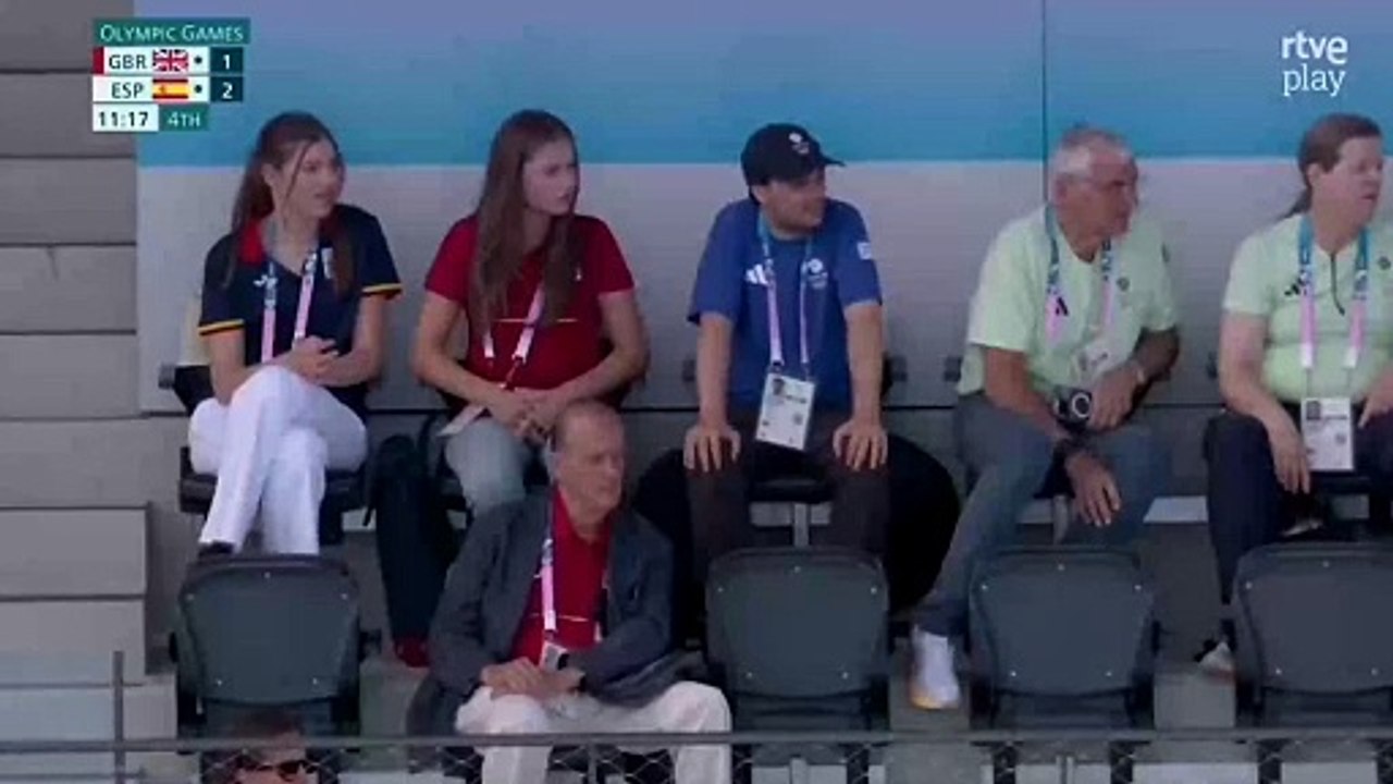 El error de un comentarista de RTVE que confunde a la princesa Leonor y la infanta Sofía con jugadoras de hockey