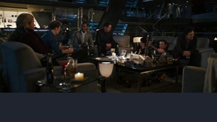 Мстители пробуют поднять молот Тора