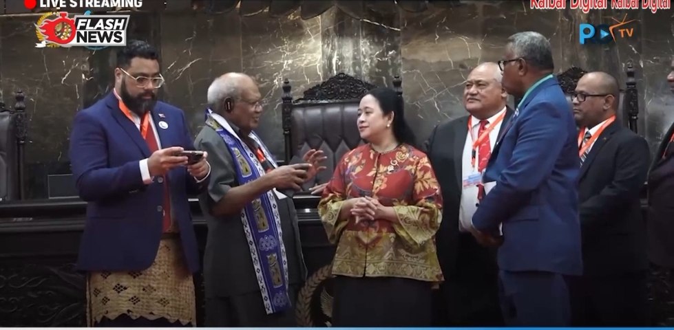 Ketua DPR RI Ajak Delegasi IPPP Tour Building Kompleks Parlemen