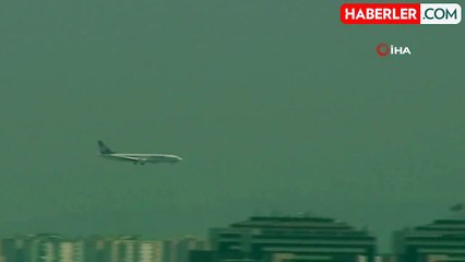 Uçakta düşük yaptı! Hastaneye yetiştirmek için zamanla kıyasıya yarıştılar
