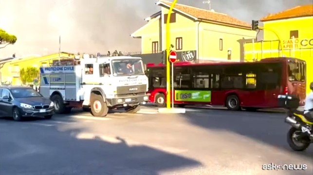 Le immagini del vasto incendio a Ponte Mammolo e Cesano a Roma