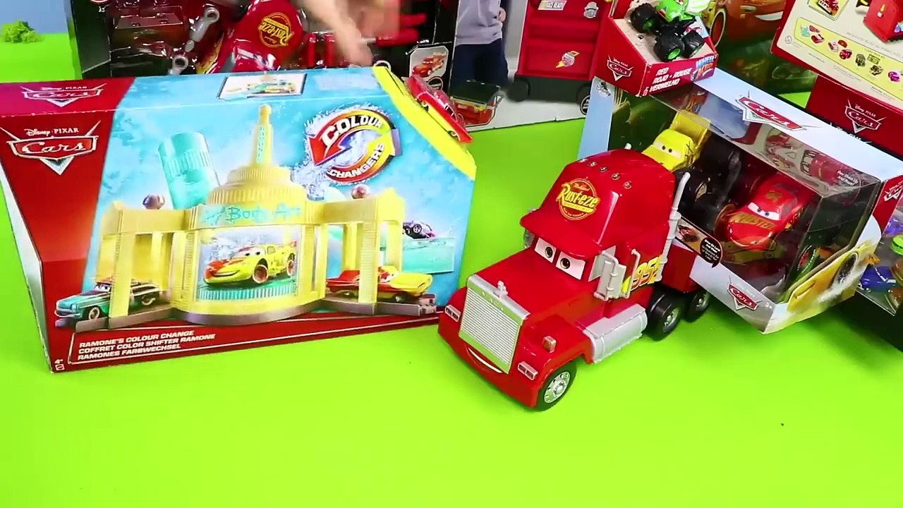 A_Truck_delivers_Toy_Vehicles(720p)