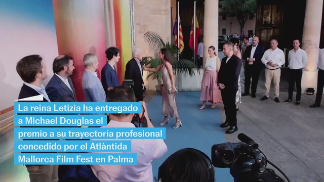 La reina Letizia entrega a Michael Douglas el premio Masters of Cinema durante la clausura del Atlàntida Mallorca Film Fest 2024