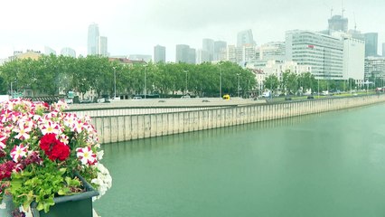 Treino de triatlo é suspenso no rio Sena devido à contaminação das águas