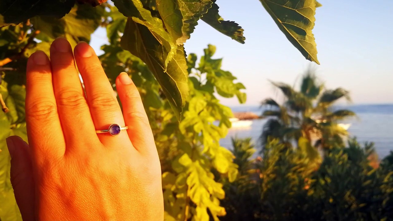 Blush of Attraction - Mood Ring - 6 mm - Sterling Silver 925 - AAA Crystal Quartz