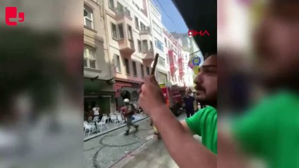 Beyoğlu'nda 4 katlı otelin çatısında çıkan yangın söndürüldü