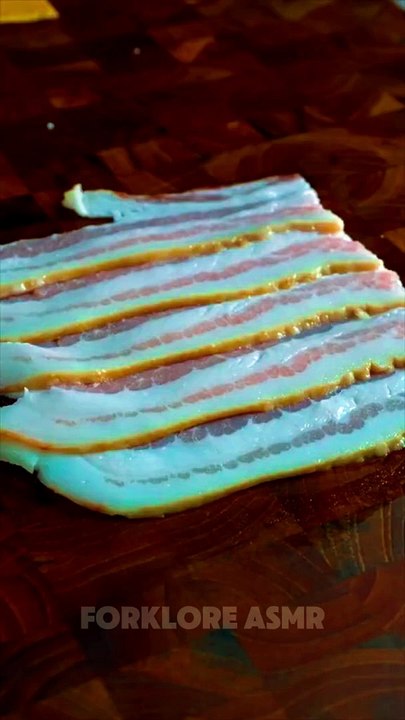 Cooking can be a symphony of sounds!  Join me as we explore the calming ASMR vibes in the kitchen. From the soft crackle of frying to the rhythmic chopping, it’s all about the experience.