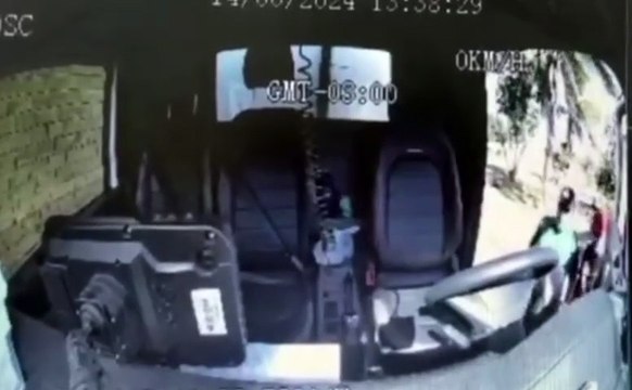 Homem é identificado em sequestro e roubo de carga mas já está preso por outro crime; VÍDEO