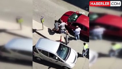 Pendik'te krikolu trafik magandasına uçan kafa attı