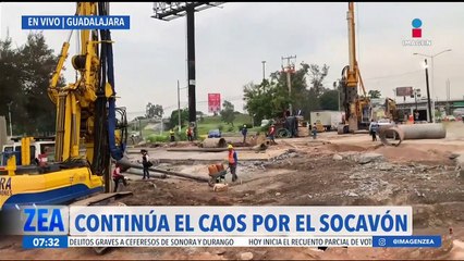 Continúa el caos por el socavón que se abrió en Guadalajara, Jalisco