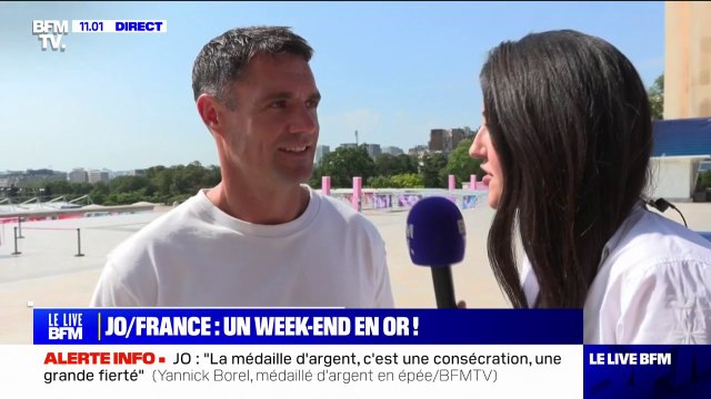 C'est le meilleur joueur du monde : Dan Carter, double champion du monde de rugby à XV avec les All Blacks, évoque Antoine Dupont, sacré champion olympique de rugby à VII