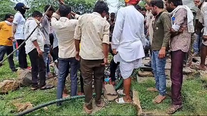 जमीन विवाद में गई विवाहिता व उसके दो बच्चों की जान