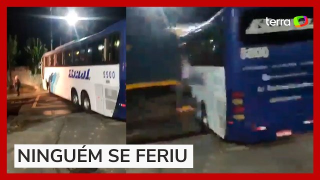 Trem colide em ônibus quebrado em trilho em Minas Gerais