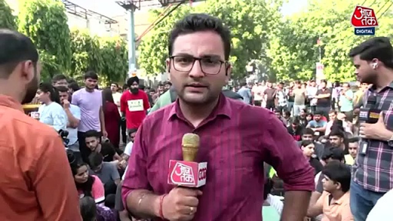 5:51 Now playing Delhi IAS Coaching Center Latest News: कोचिंग के बेसमेंट में गई तीन छात्रों की जान, गुस्साए छात्र