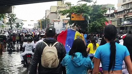 Estallan protestas contra reelección de Maduro en barriadas de Caracas