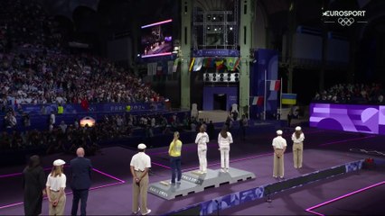 Apithy-Brunet à l'apogée de l'émotion : la Marseillaise en honneur de la sabreuse