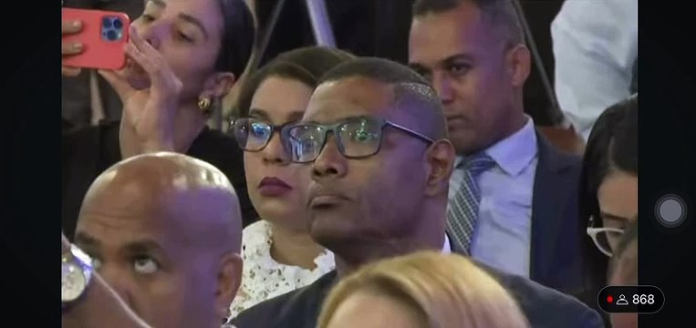 Abinader asegura acatará decisión de Maduro de sacar sus representantes en Venezuela