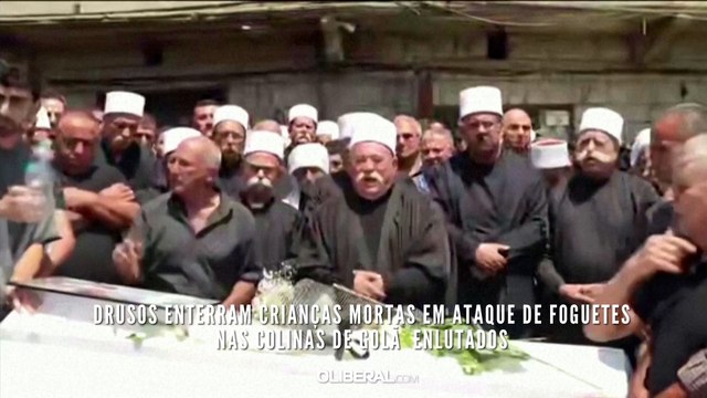 Drusos enterram crianças mortas em ataque de foguetes nas Colinas de Golã Enlutados