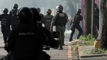 Protestos em Caracas; Venezuela anuncia retirada de pessoal diplomático de 7 países