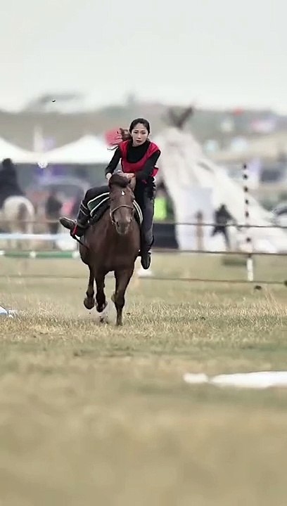 Beautiful Chinese girl performance on horse