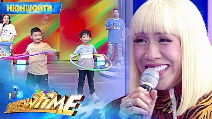 Jaze at Argus nagharap sa isang hula hoop challenge | It’s Showtime | Bata Bata Pick!