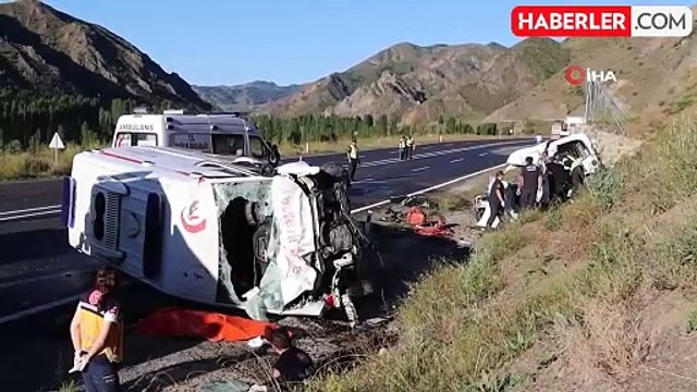 Erzurum'da ambulans ile ticari araç çarpıştı! 4 kişi öldü, 1 kişi ağır yaralandı
