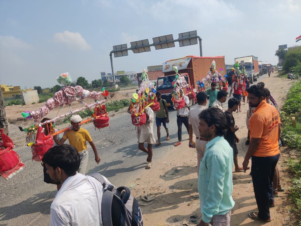 बहरोड़: कांवड़ खंडित होने पर कांवड़ियों ने मचाया हंगामा, हाईवे पर लंबा जाम