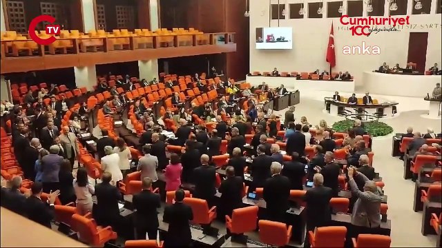 'Katliam yasası' Genel Kurul'dan geçti! Özgür Özel ve Müsavat Dervişoğlu gece yarısı Meclis'e gitti