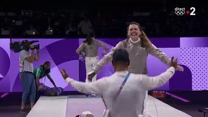 JO Paris 2024 : Manon Apithy-Brunet et son mari enflamme le public avec une danse de la joie après sa médaille d'or (VIDEO)
