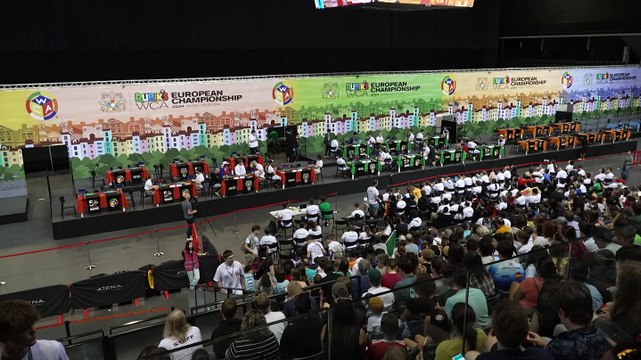 El cubo de Rubiks cumple 50 años y registra cuatro récords nuevos