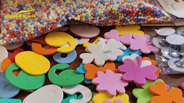 Pavia, deposito clandestino di fuochi d?artificio e merce contraffatta: scattano sequestro e denuncia