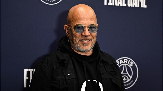 GALA VIDEO - Pascal Obispo : après l’annulation de ses concerts, il offre un beau cadeau à ses fans