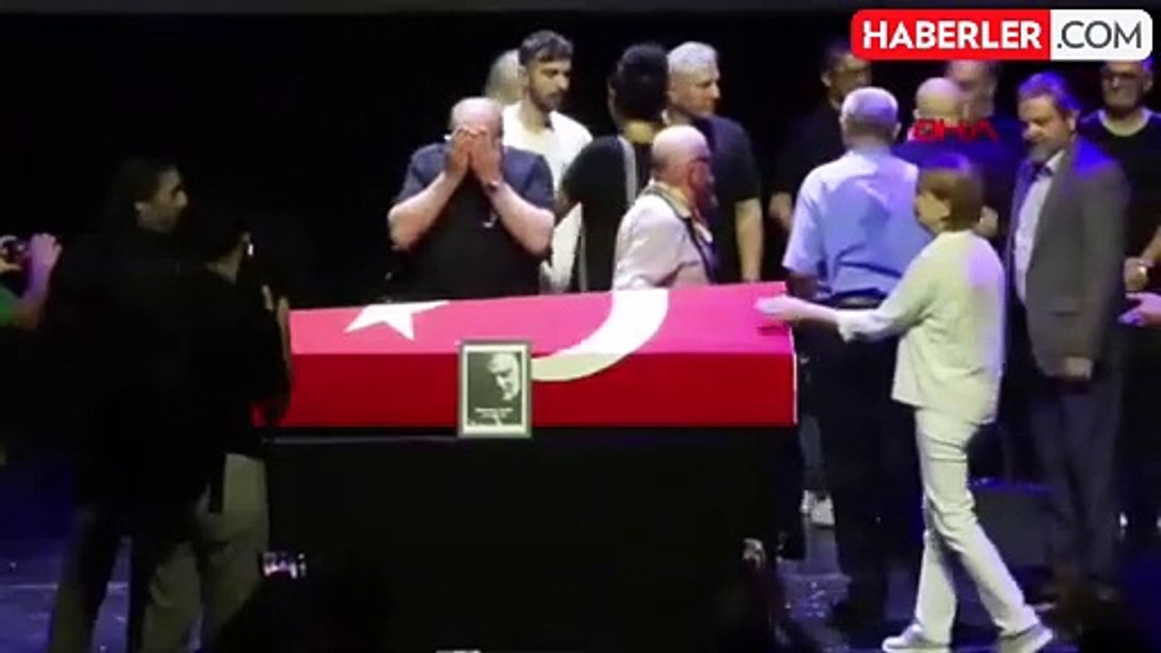 Oyuncu ve sunucu Kenan Işık hayatını kaybetti