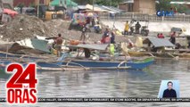 Mga nangingisda at nagtatahong sa Manila Bay, nangangamba sa pagkalat ng oil spill | 24 Oras