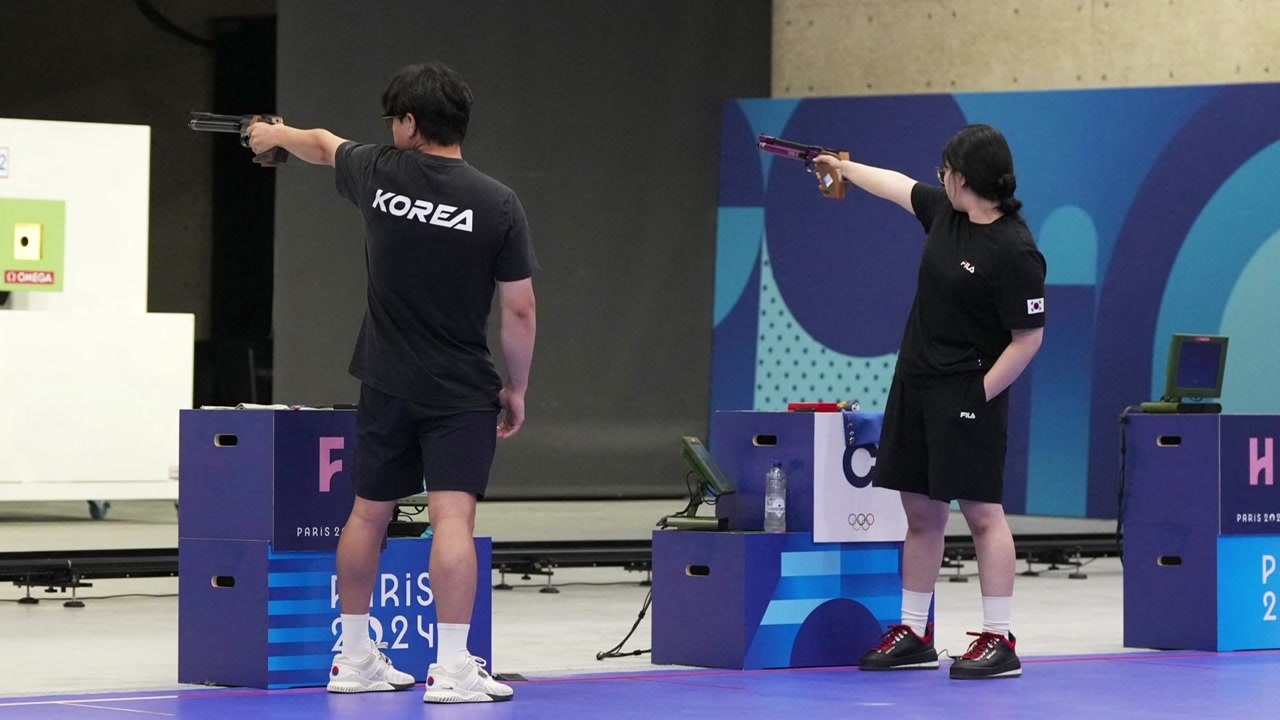 사격 이원호-오예진, 10m 공기권총 혼성 4위...메달 좌절 / YTN