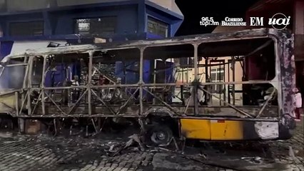 Micro-ônibus é atingido por incêndio em Nova Lima