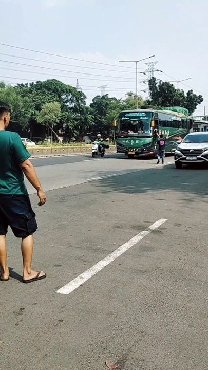 Bus ALS tujuan Medan loket Cililitan Jakarta Timur