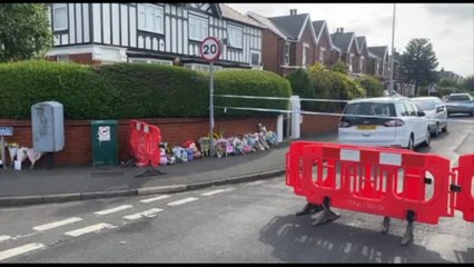 Il dolore a Southport dopo l'accoltellamento, morti due bambini