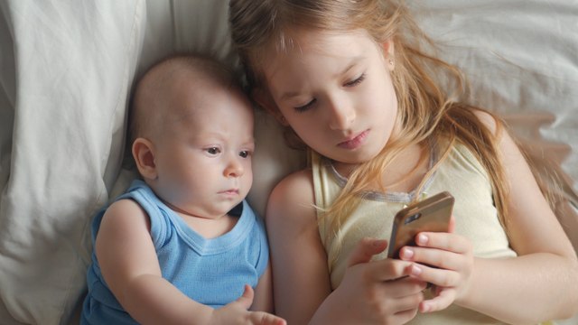 Leeds reflects on children using smartphones