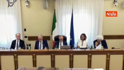 Mantovano in audizione: "Decreto flussi usato per immigrazione senza diritti e a pagamento"
