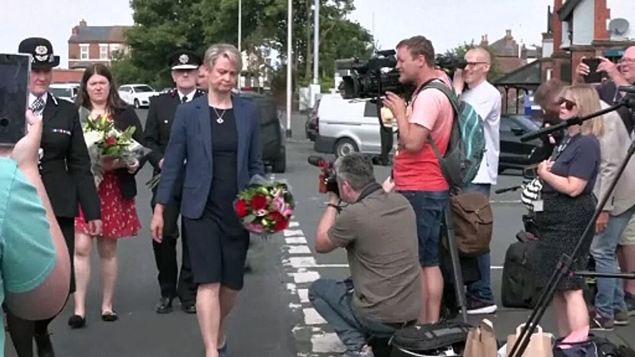 Großbritannien gedenkt der Opfer der Messerstecherei im Tanzkurs