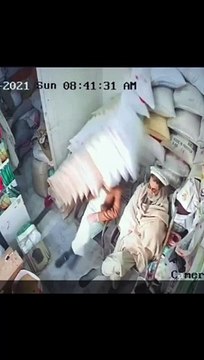 #viralvideo # #cctv #funnymoments #funnyvideos #TikTok #viral #rehmanitx54