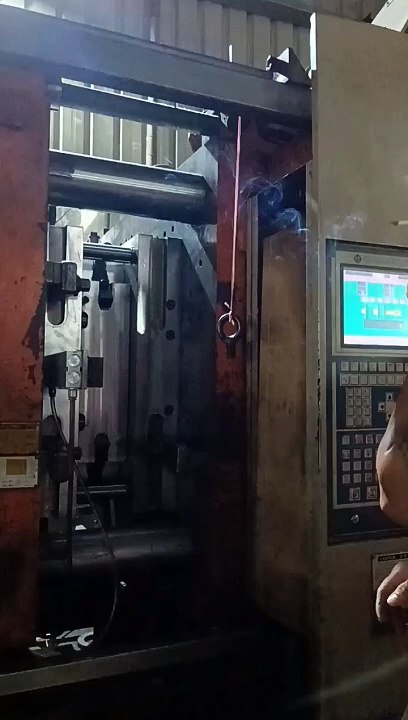 फेसोट्री में प्लास्टिक ड्यूरियन टोकरी बनाना