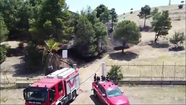 Crotone brucia, ancora fiamme a Parco Pignera e nel quartiere Vescovatello